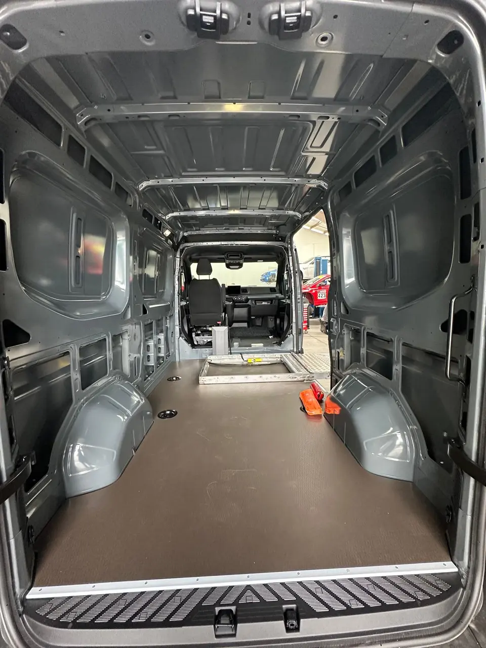 Camping-car en construction dans l'atelier de BMC